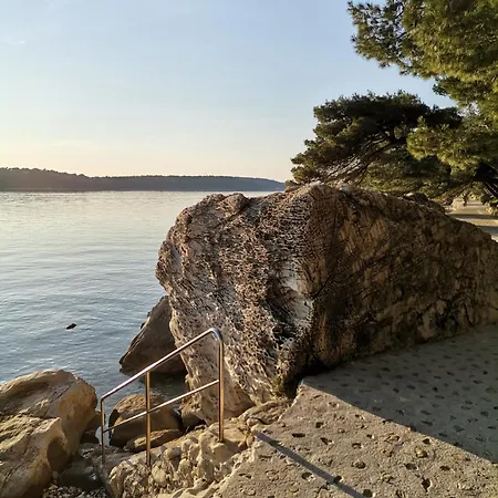 Delina Apartman Banjol