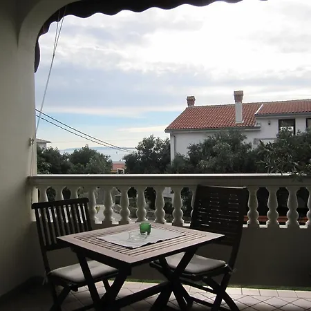 Delina Apartman Banjol