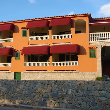 Delina Apartman *
